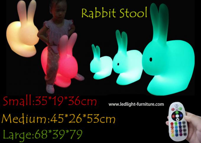 Перезаряжаемые кролик освещает вверх табуретку для игры детей и украшения праздника пасхи